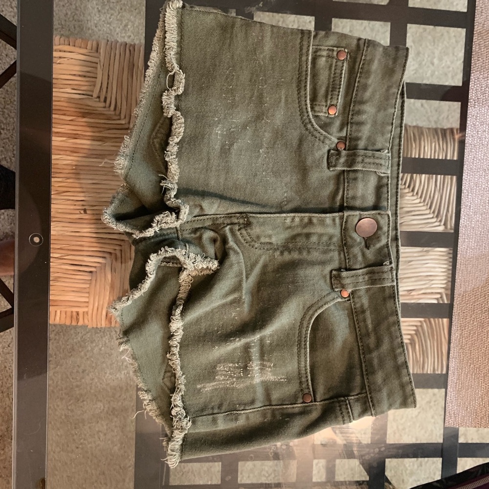 FOREVER 21 OLIVE GREEN KHAKI SHORTS WOMEN